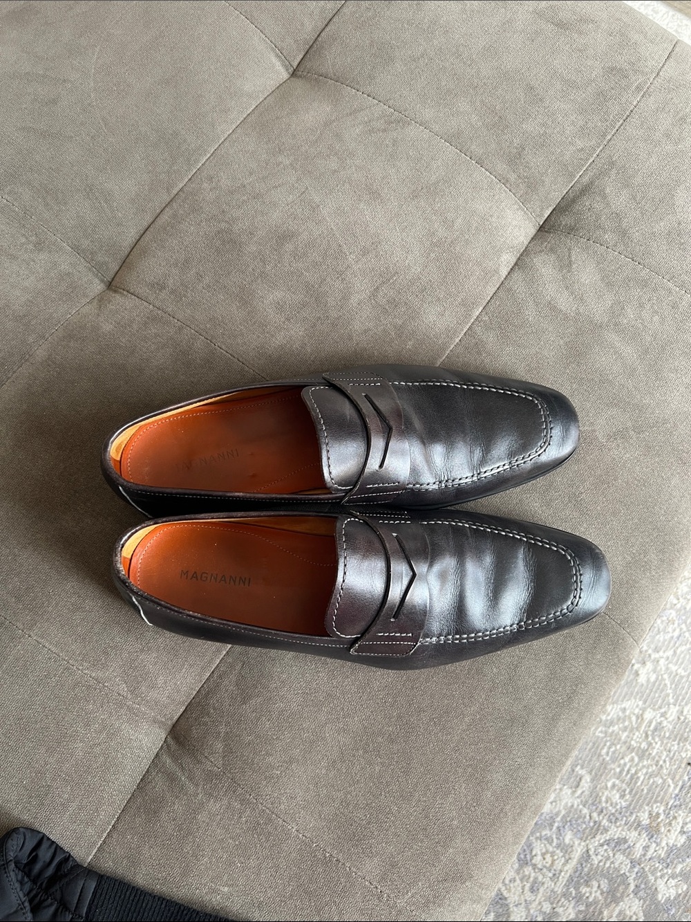 Magnanni Men's Brown Leather Penny Loafers